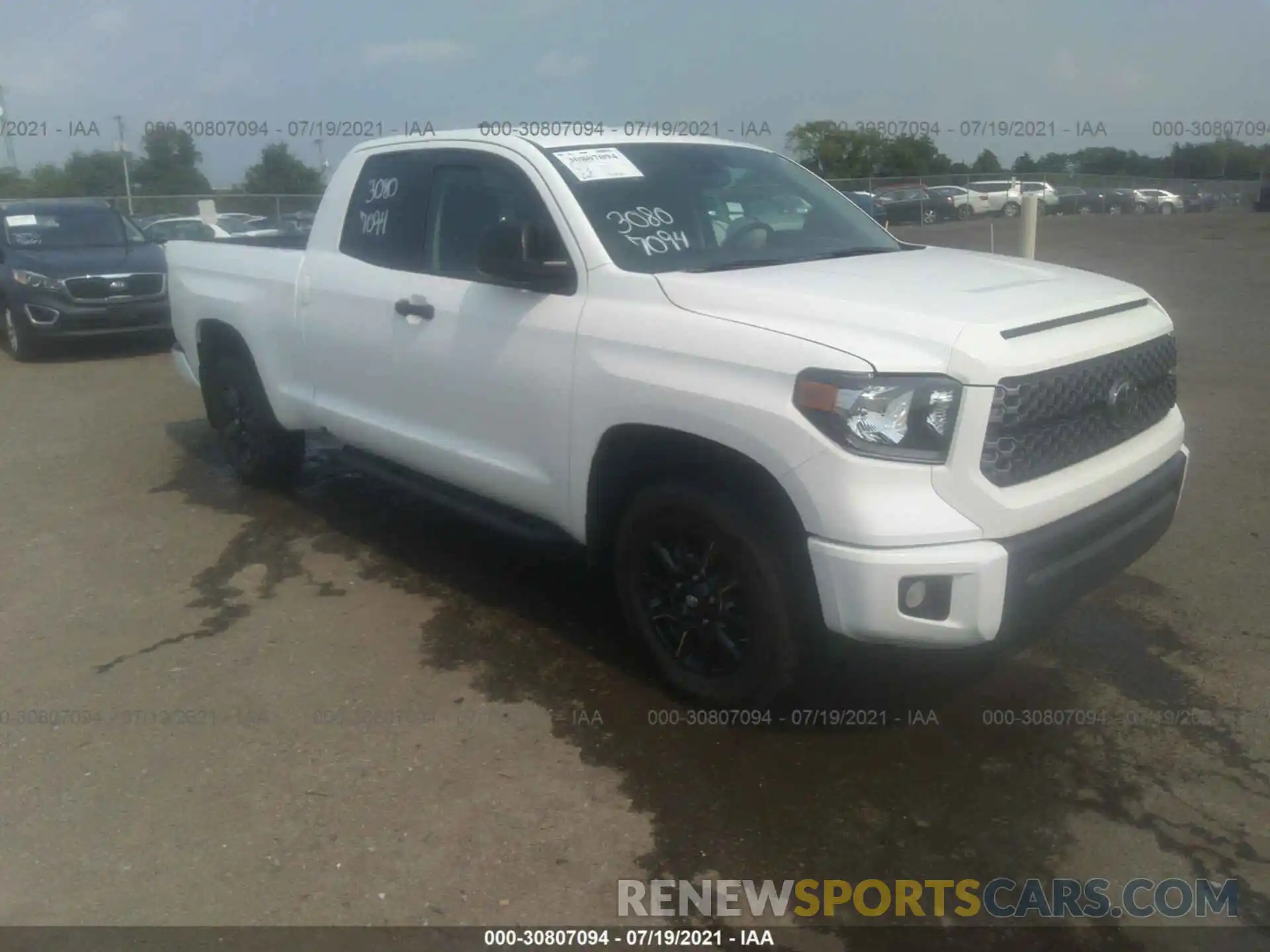 1 Photograph of a damaged car 5TFUY5F1XLX899419 TOYOTA TUNDRA 4WD 2020