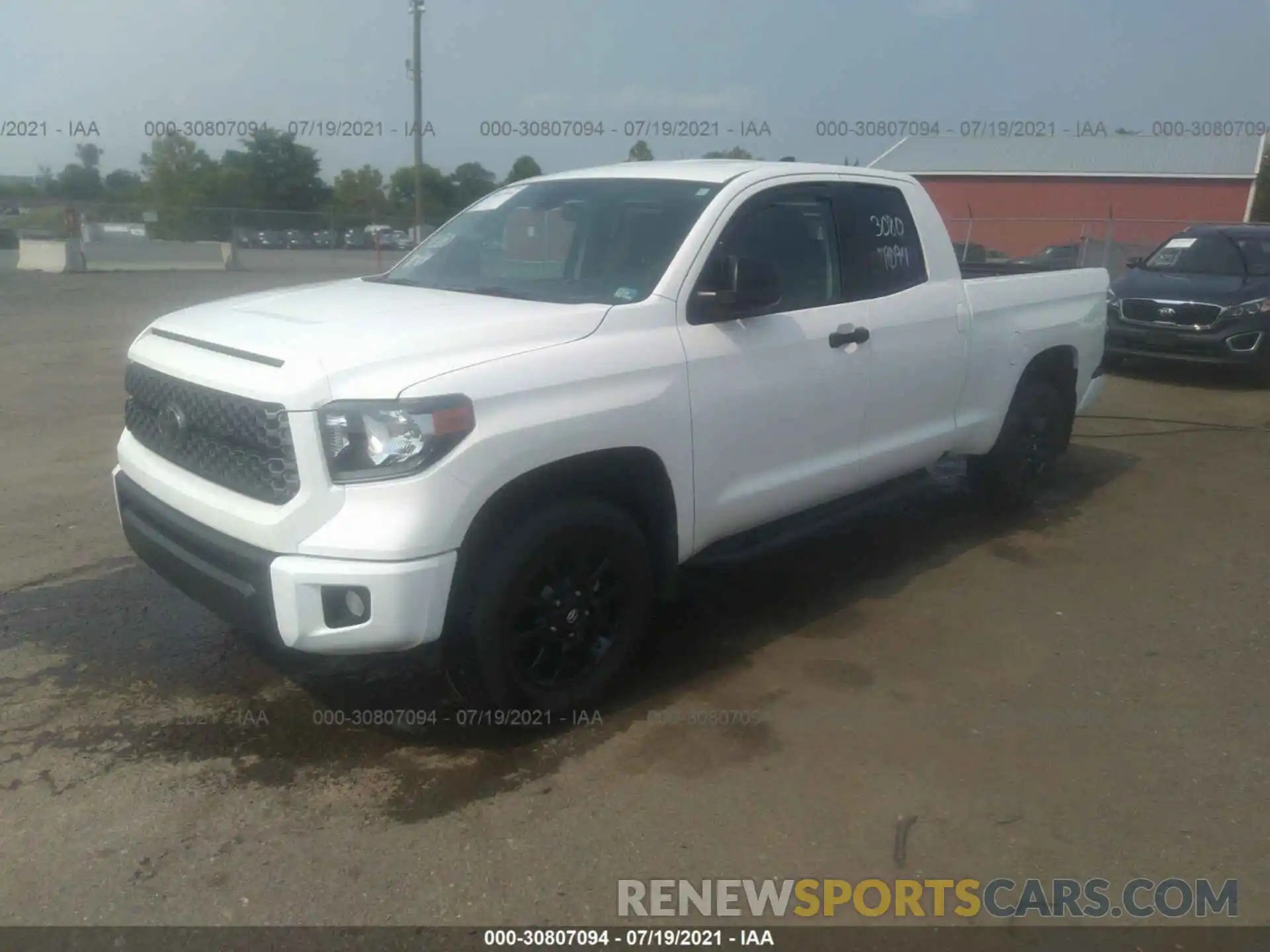 2 Photograph of a damaged car 5TFUY5F1XLX899419 TOYOTA TUNDRA 4WD 2020