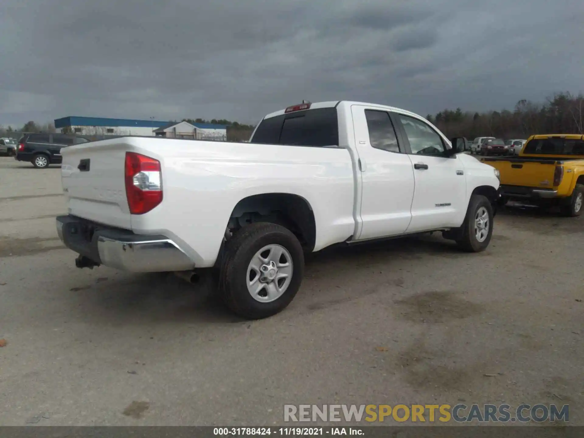 4 Photograph of a damaged car 5TFUY5F1XLX955651 TOYOTA TUNDRA 4WD 2020