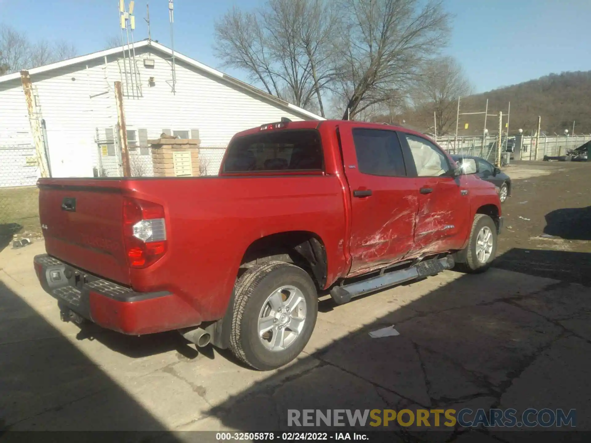 4 Photograph of a damaged car 5TFDY5F10MX043810 TOYOTA TUNDRA 4WD 2021