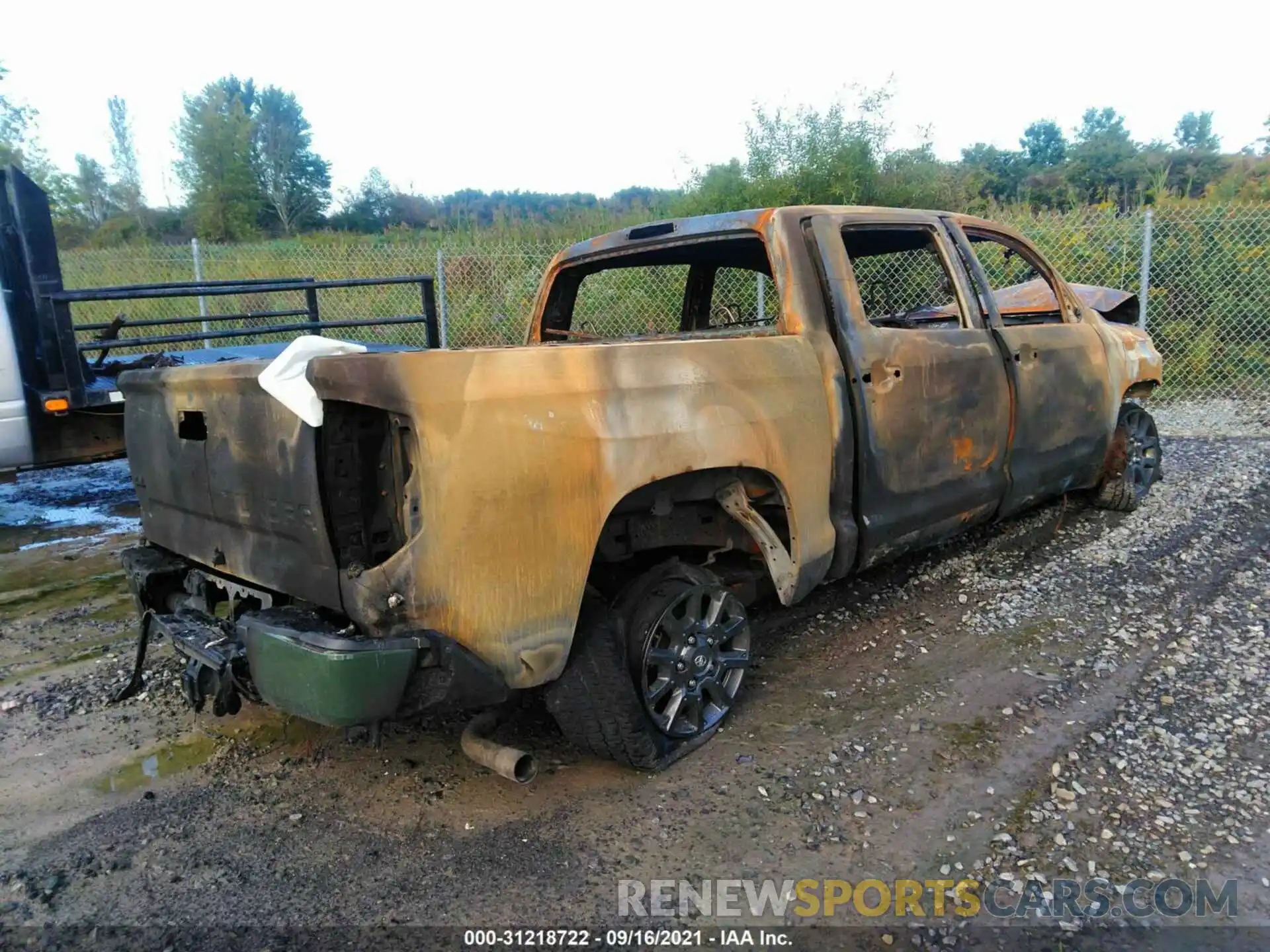 4 Photograph of a damaged car 5TFDY5F11MX998891 TOYOTA TUNDRA 4WD 2021