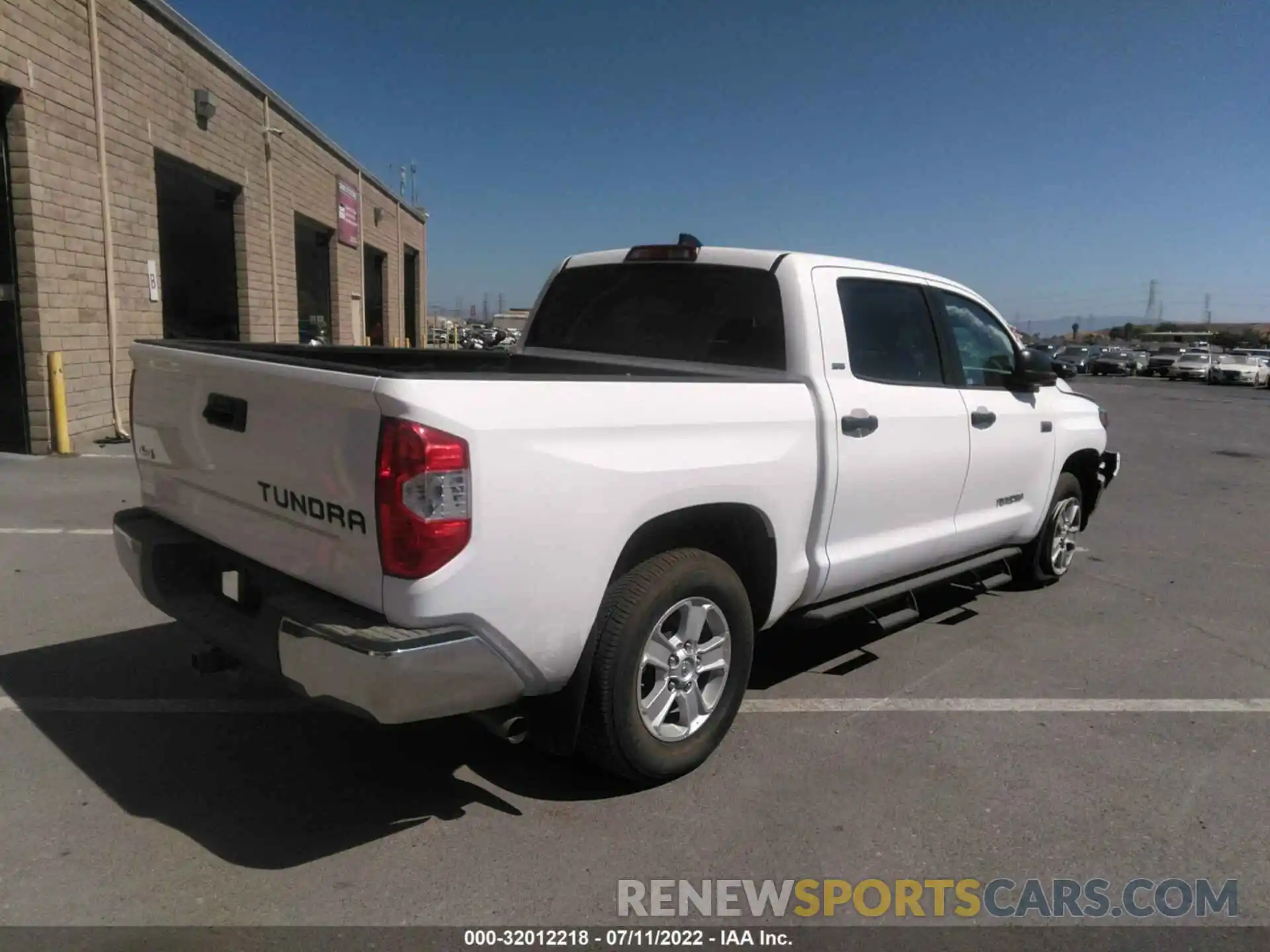 4 Photograph of a damaged car 5TFDY5F12MX025213 TOYOTA TUNDRA 4WD 2021