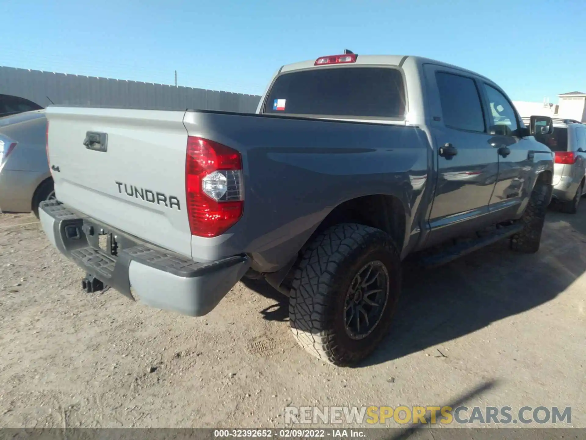 4 Photograph of a damaged car 5TFDY5F19MX959465 TOYOTA TUNDRA 4WD 2021