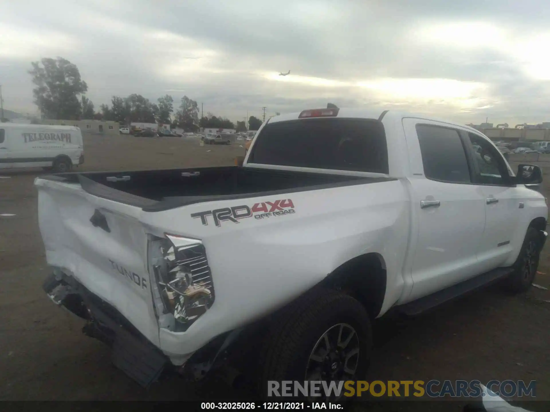 4 Photograph of a damaged car 5TFHY5F15MX031217 TOYOTA TUNDRA 4WD 2021