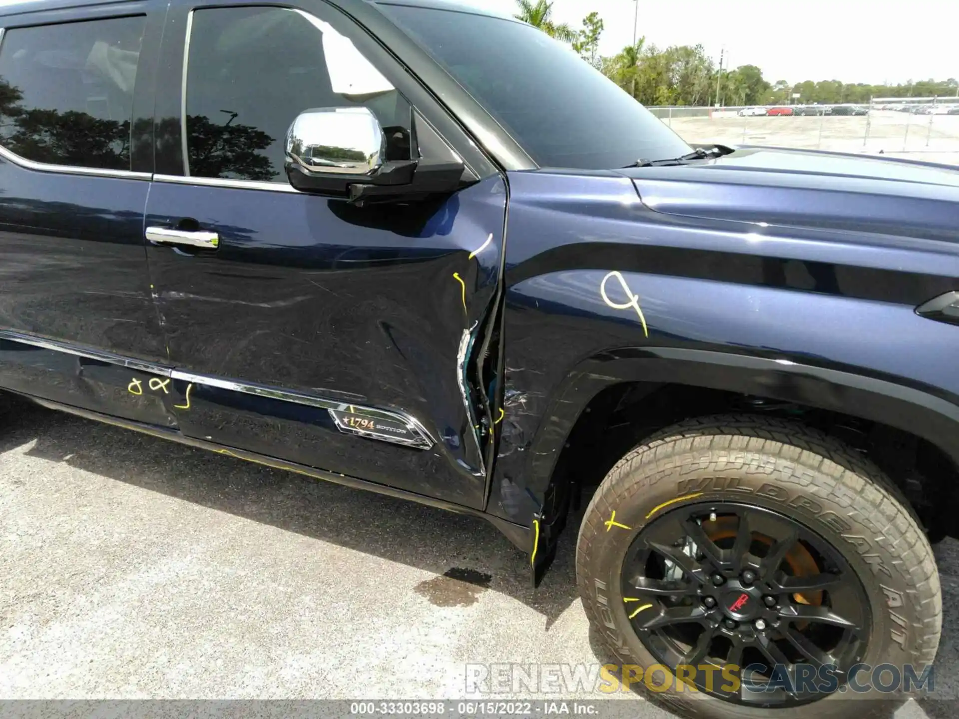 6 Photograph of a damaged car 5TFMA5DB2NX026041 TOYOTA TUNDRA 4WD 2022