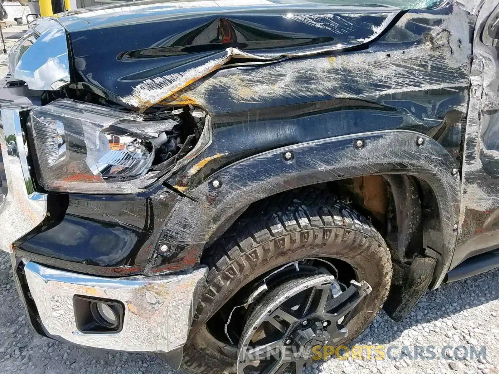 10 Photograph of a damaged car 5TEDH5515KX816077 TOYOTA TUNDRA CRE 2019