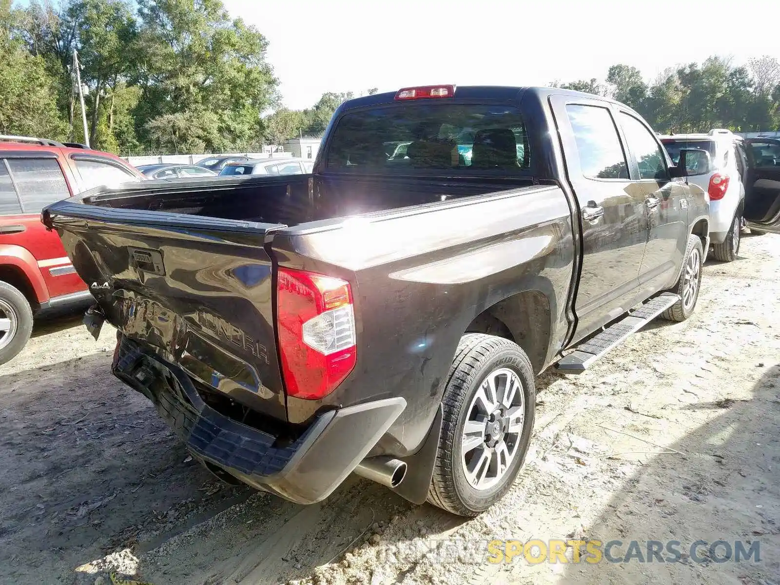 4 Фотография поврежденного автомобиля 5TFAY5F17KX820144 TOYOTA TUNDRA CRE 2019