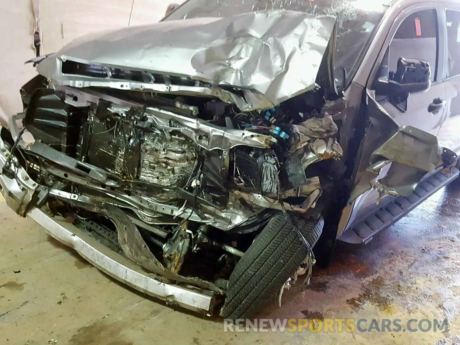 9 Photograph of a damaged car 5TFDW5F10KX795297 TOYOTA TUNDRA CRE 2019