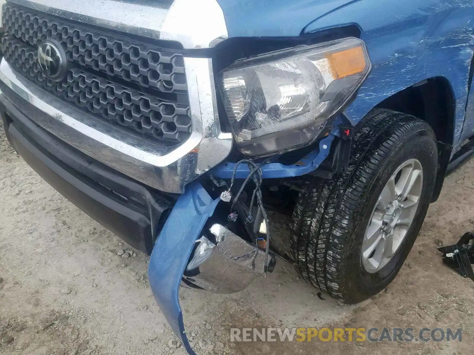 10 Photograph of a damaged car 5TFDW5F15KX780097 TOYOTA TUNDRA CRE 2019