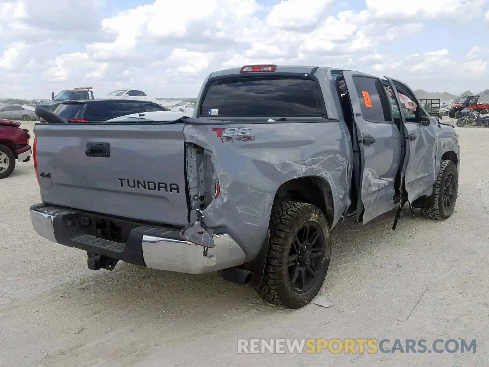 4 Фотография поврежденного автомобиля 5TFDW5F15KX795134 TOYOTA TUNDRA CRE 2019