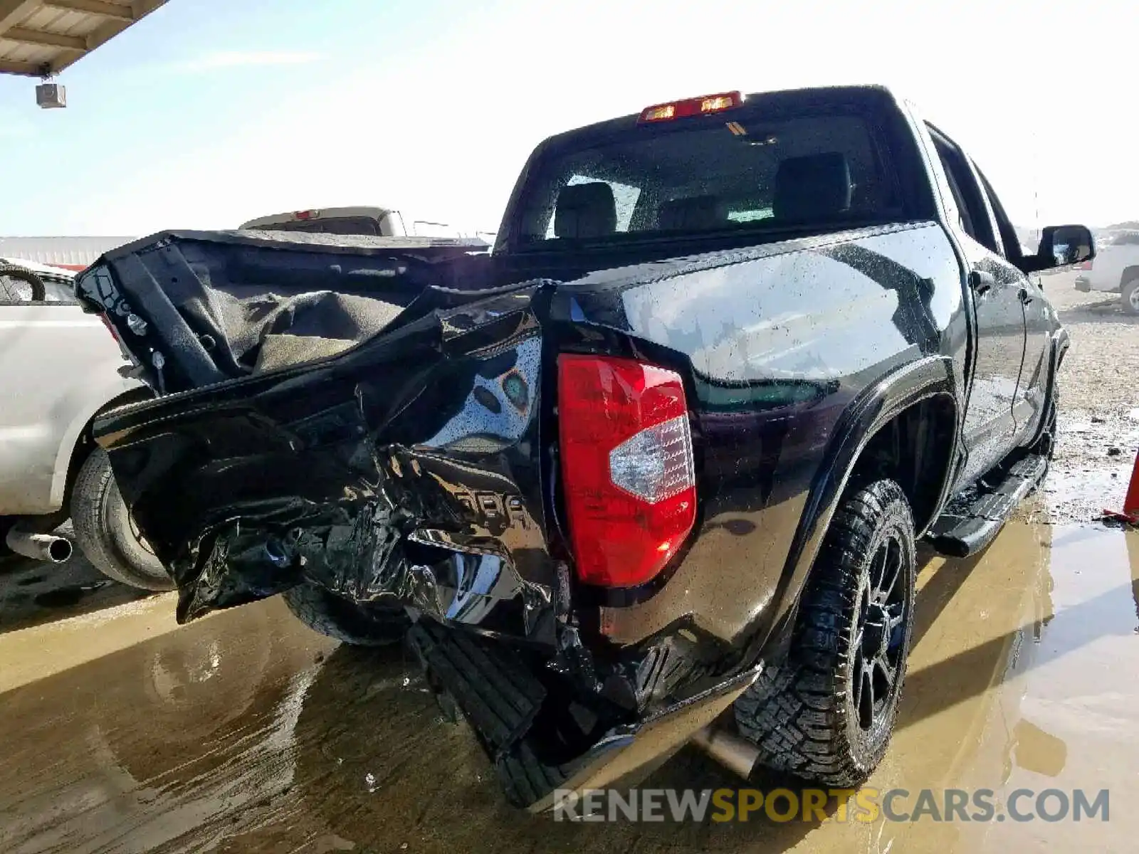 4 Photograph of a damaged car 5TFDW5F15KX797014 TOYOTA TUNDRA CRE 2019