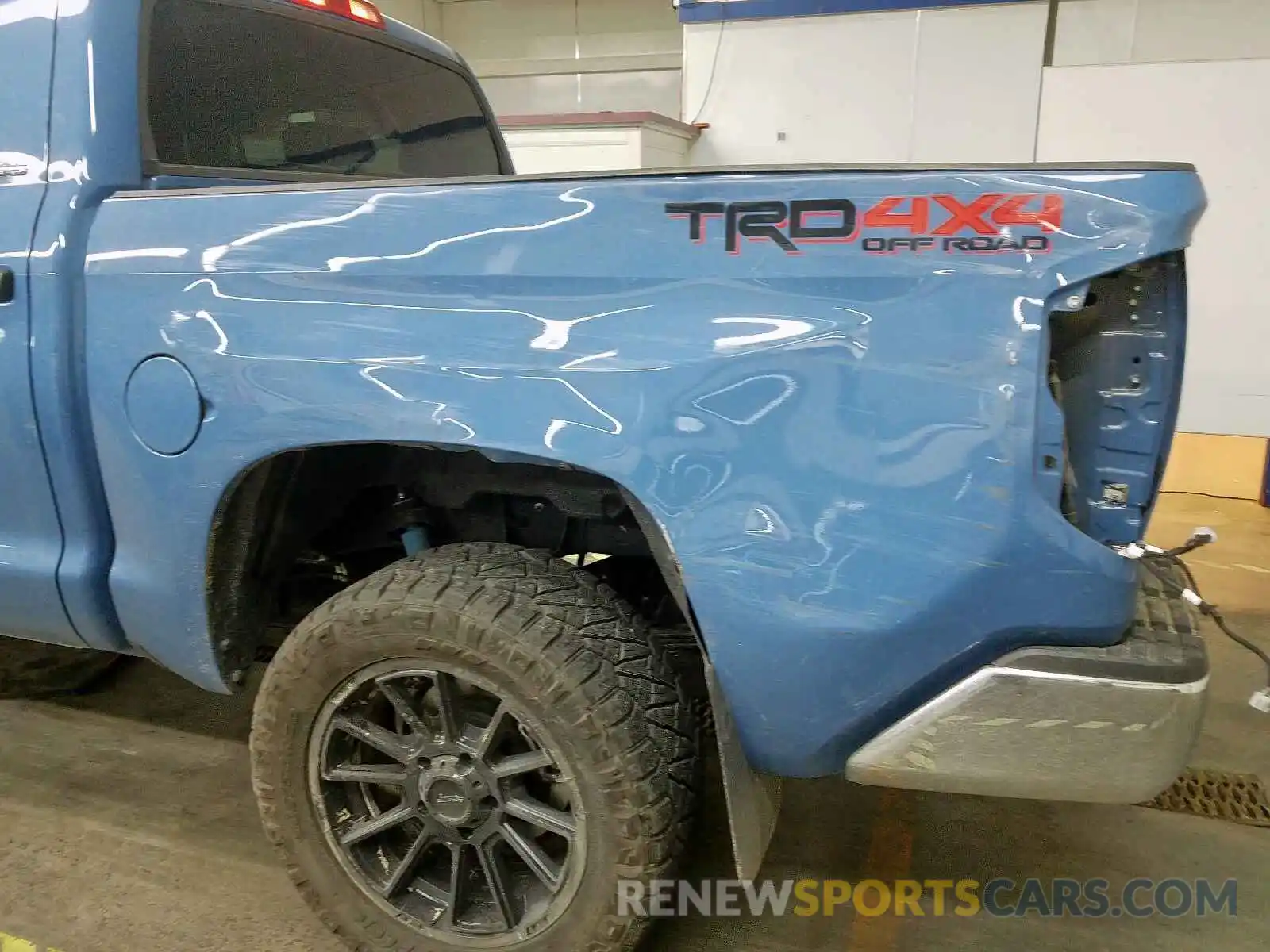 9 Photograph of a damaged car 5TFDY5F17KX843078 TOYOTA TUNDRA CRE 2019