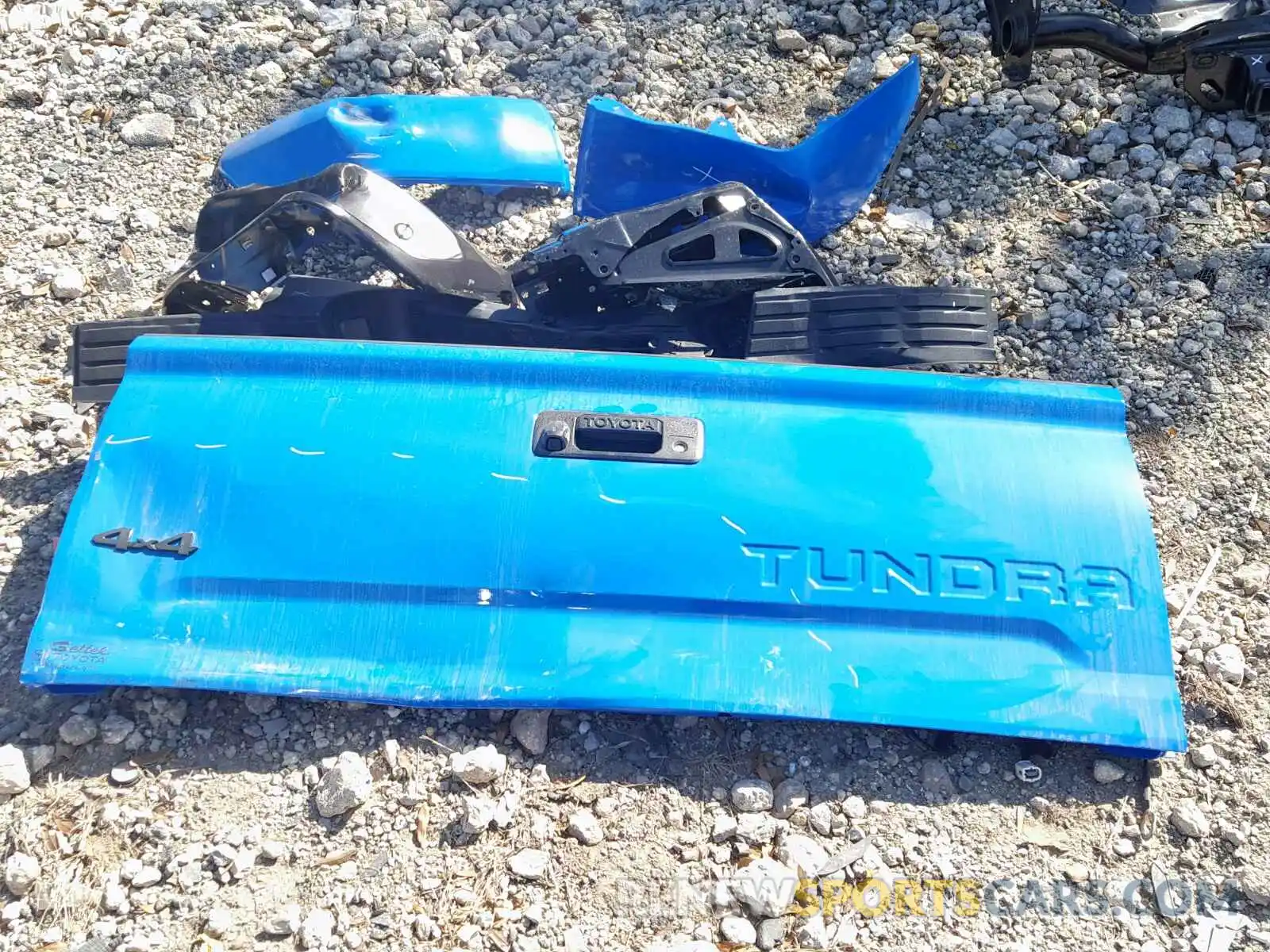 9 Photograph of a damaged car 5TFDY5F18KX792223 TOYOTA TUNDRA CRE 2019