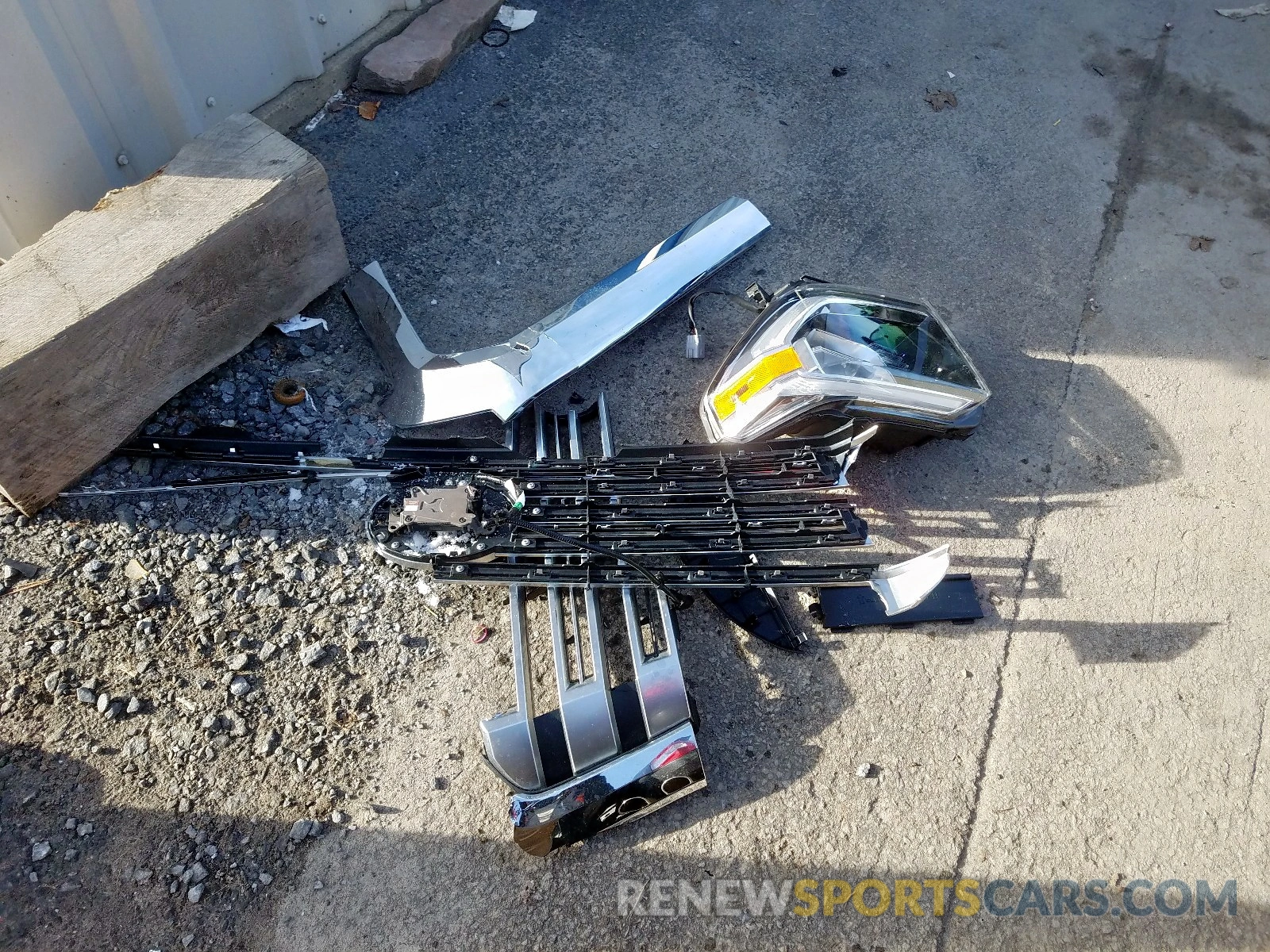 9 Photograph of a damaged car 5TFBY5F14KX835818 TOYOTA TUNDRA DOU 2019