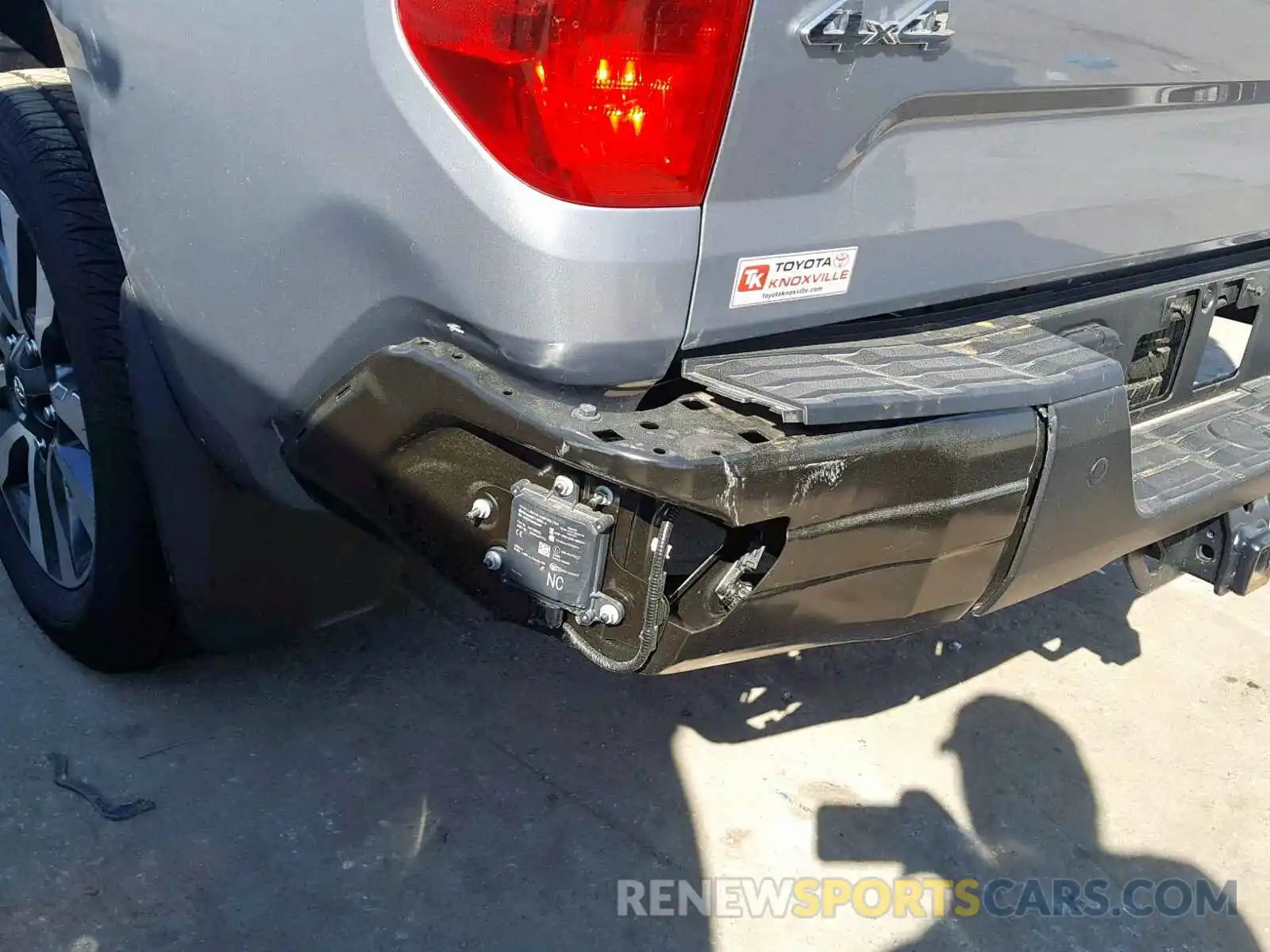 9 Photograph of a damaged car 5TFBY5F15KX828232 TOYOTA TUNDRA DOU 2019