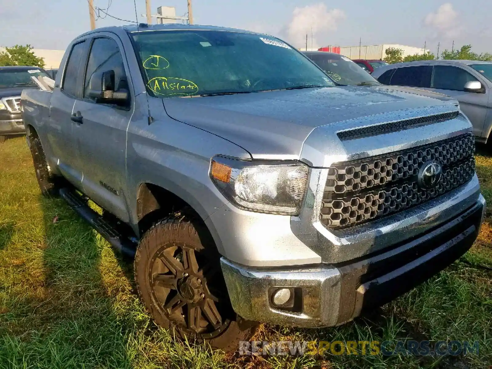 1 Photograph of a damaged car 5TFRM5F17KX137004 TOYOTA TUNDRA DOU 2019