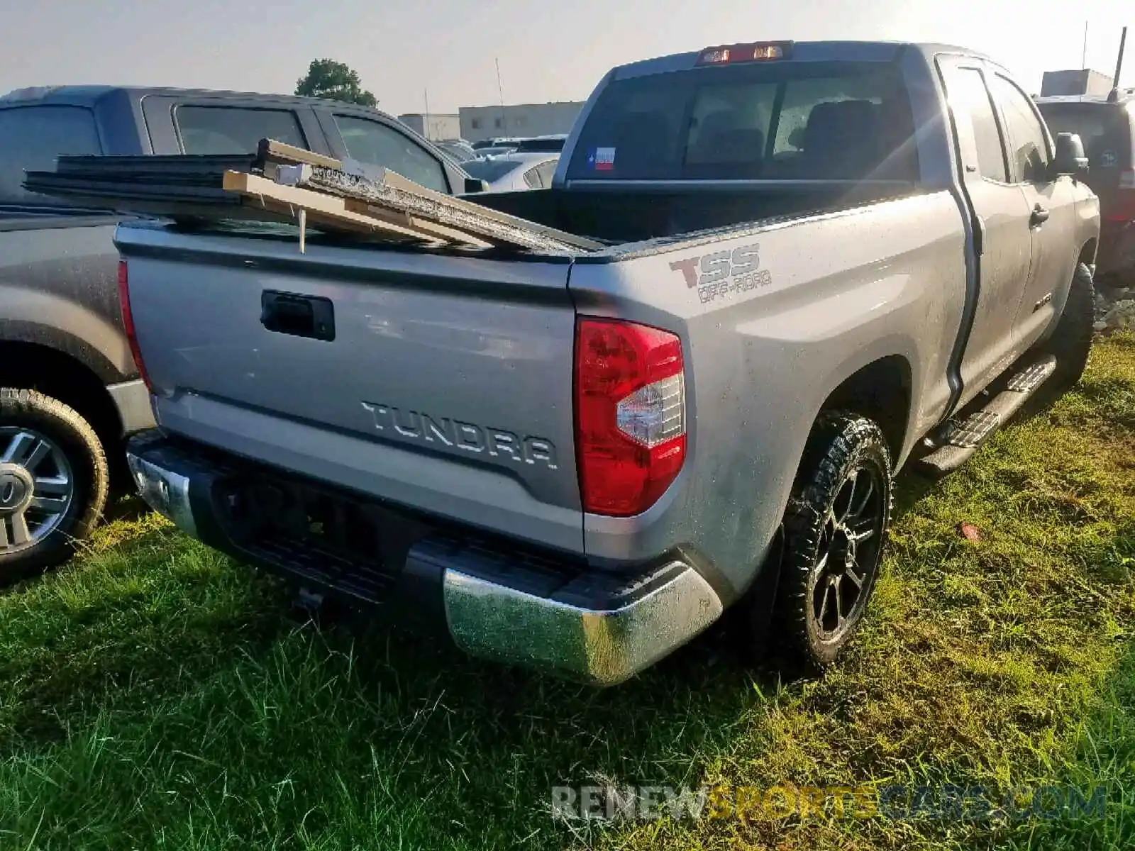 4 Фотография поврежденного автомобиля 5TFRM5F17KX137004 TOYOTA TUNDRA DOU 2019