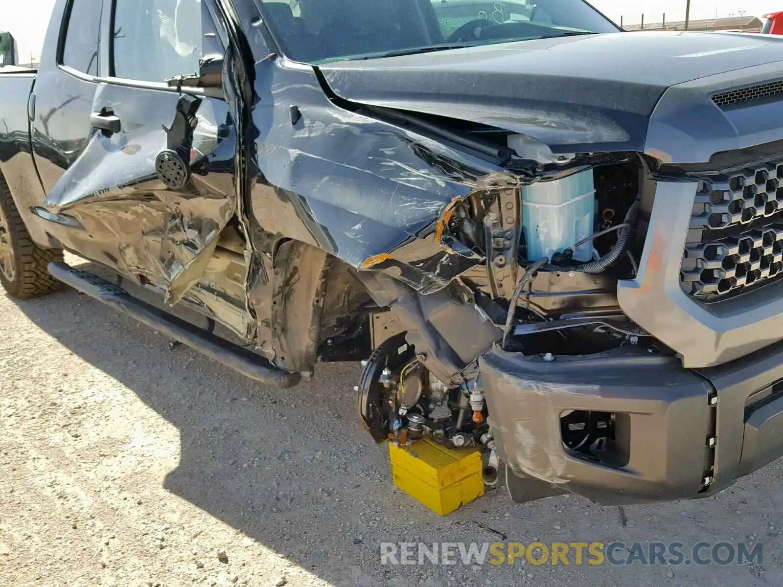 9 Photograph of a damaged car 5TFRM5F18KX139439 TOYOTA TUNDRA DOU 2019