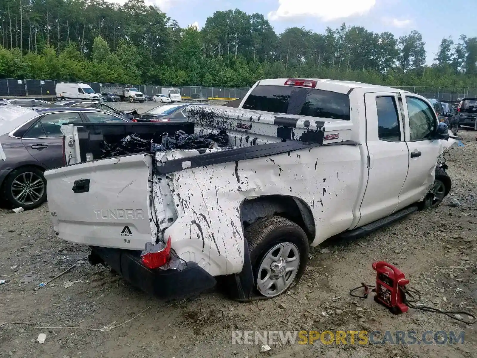 4 Photograph of a damaged car 5TFUM5F16KX081180 TOYOTA TUNDRA DOU 2019