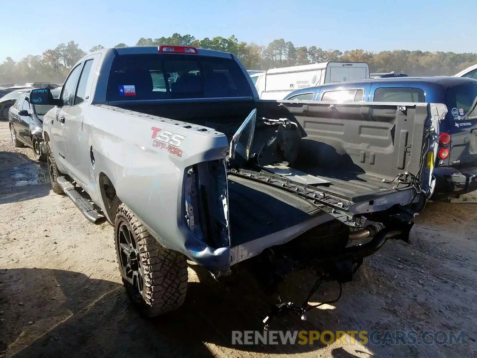 3 Photograph of a damaged car 5TFUW5F1XKX838463 TOYOTA TUNDRA DOU 2019