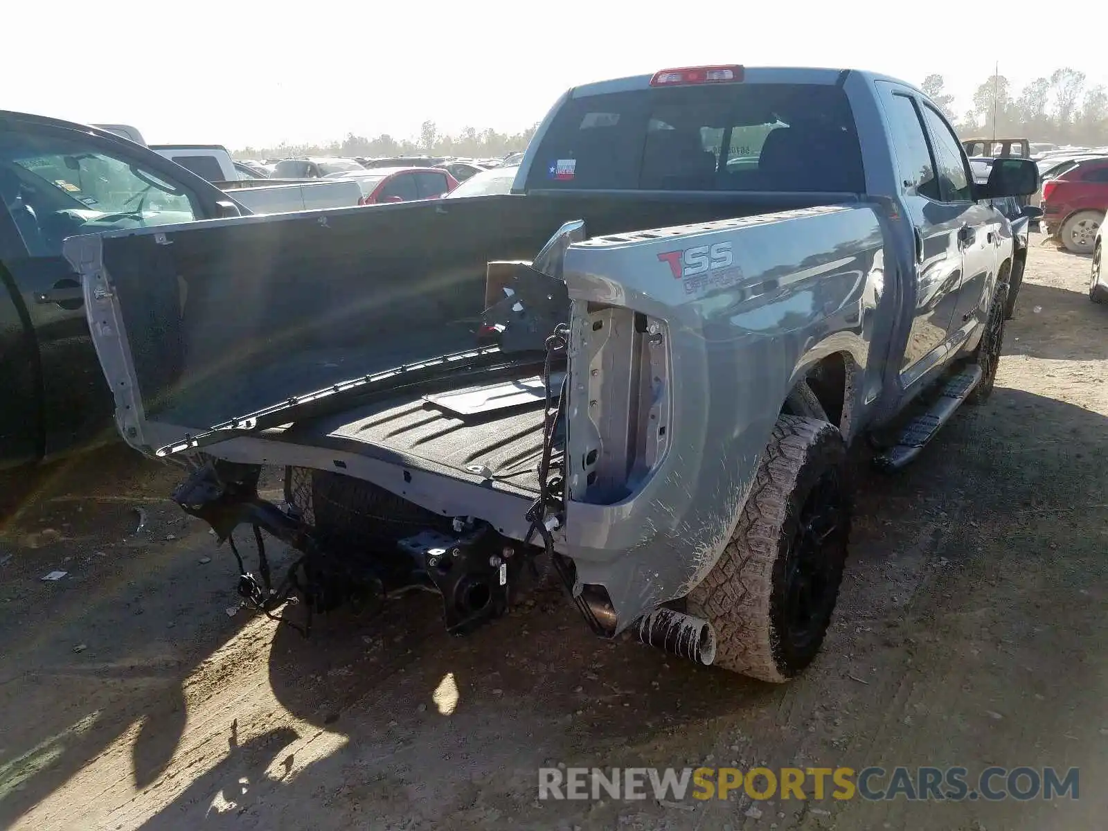 4 Photograph of a damaged car 5TFUW5F1XKX838463 TOYOTA TUNDRA DOU 2019