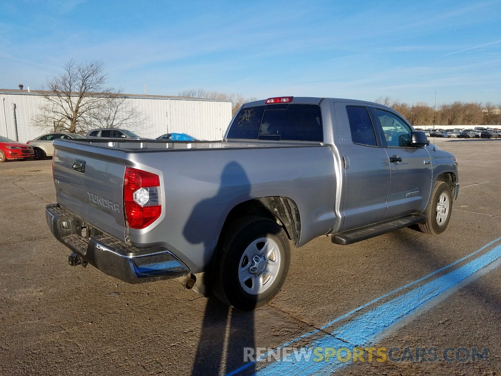 4 Photograph of a damaged car 5TFUW5F1XKX845686 TOYOTA TUNDRA DOU 2019