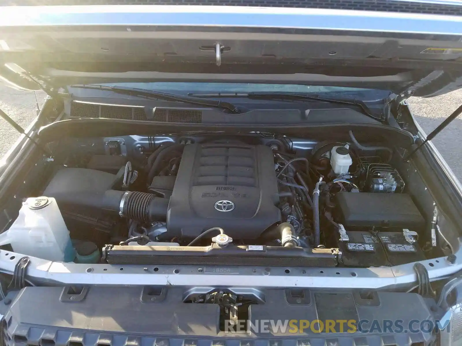 7 Photograph of a damaged car 5TFUW5F1XKX845686 TOYOTA TUNDRA DOU 2019