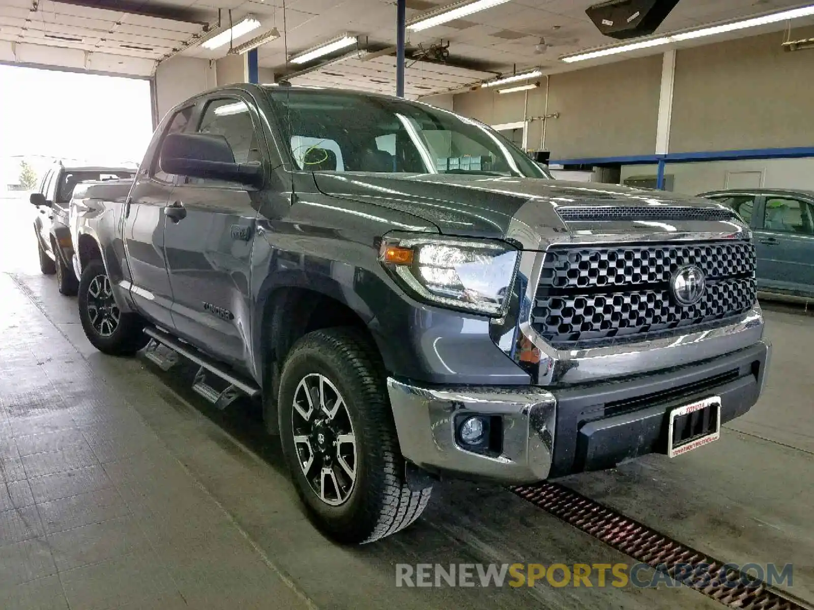 1 Photograph of a damaged car 5TFUY5F15KX829261 TOYOTA TUNDRA DOU 2019