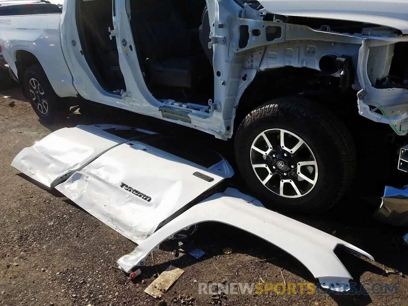 9 Photograph of a damaged car 5TFUY5F17KX824479 TOYOTA TUNDRA DOU 2019