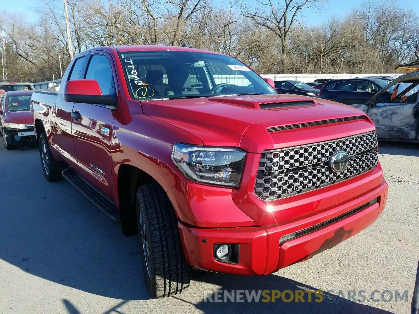 1 Photograph of a damaged car 5TFUY5F12LX880878 TOYOTA TUNDRA DOU 2020