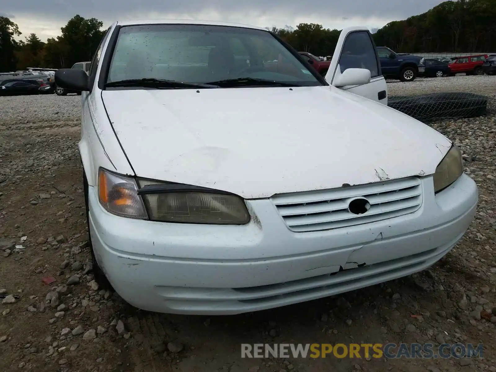 9 Photograph of a damaged car 4T1BG22K1VU040663 TOYOTA UEX 2097