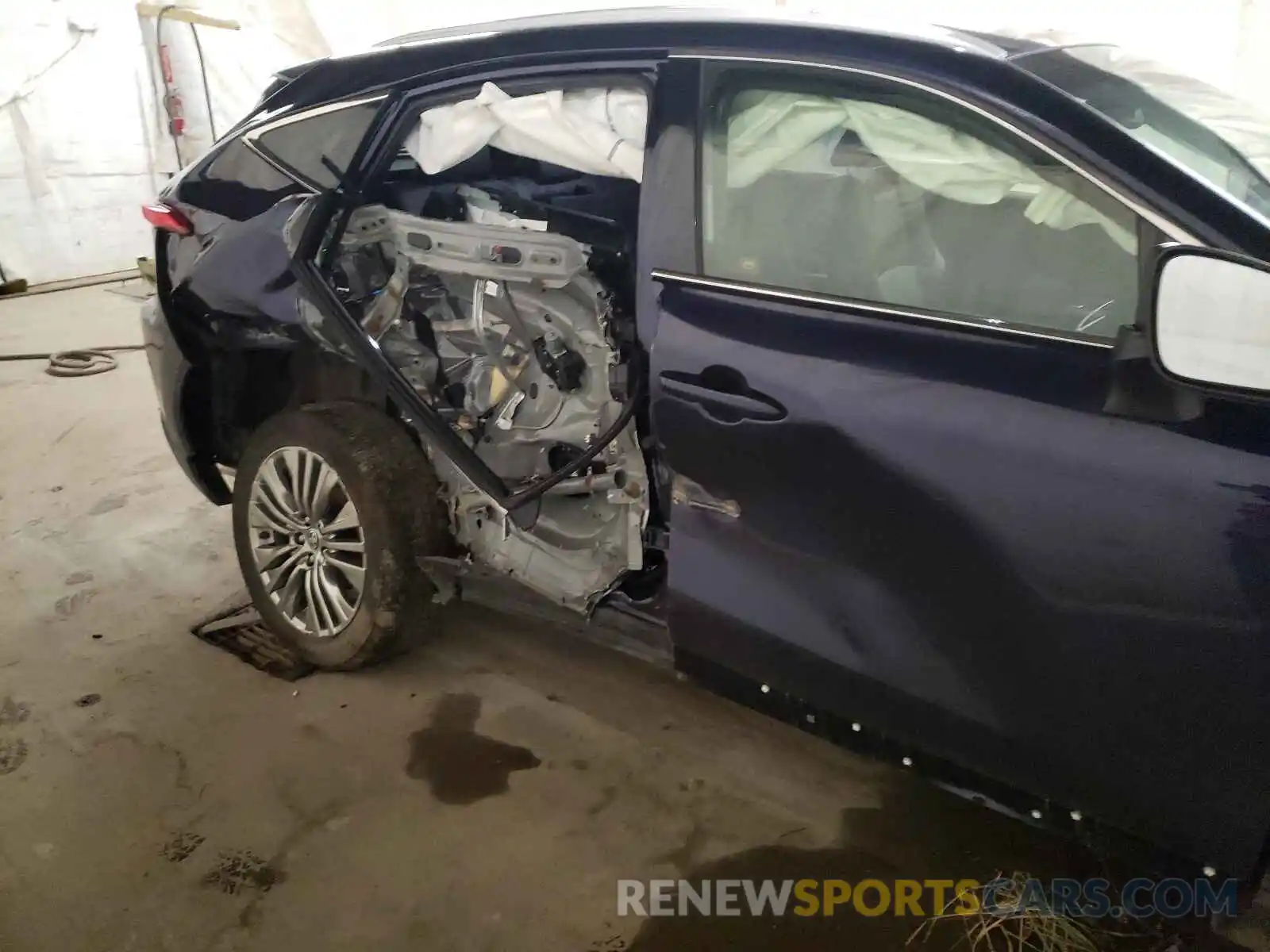 9 Photograph of a damaged car JTEAAAAH4MJ028410 TOYOTA VENZA 2021