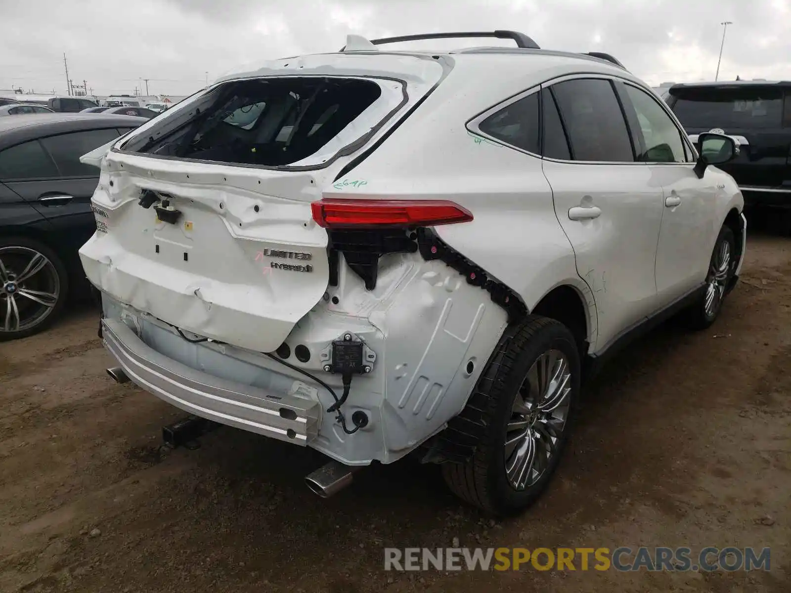 4 Photograph of a damaged car JTEAAAAH4MJ036703 TOYOTA VENZA 2021