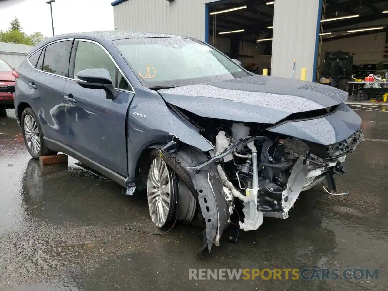 1 Photograph of a damaged car JTEAAAAH8MJ082177 TOYOTA VENZA 2021