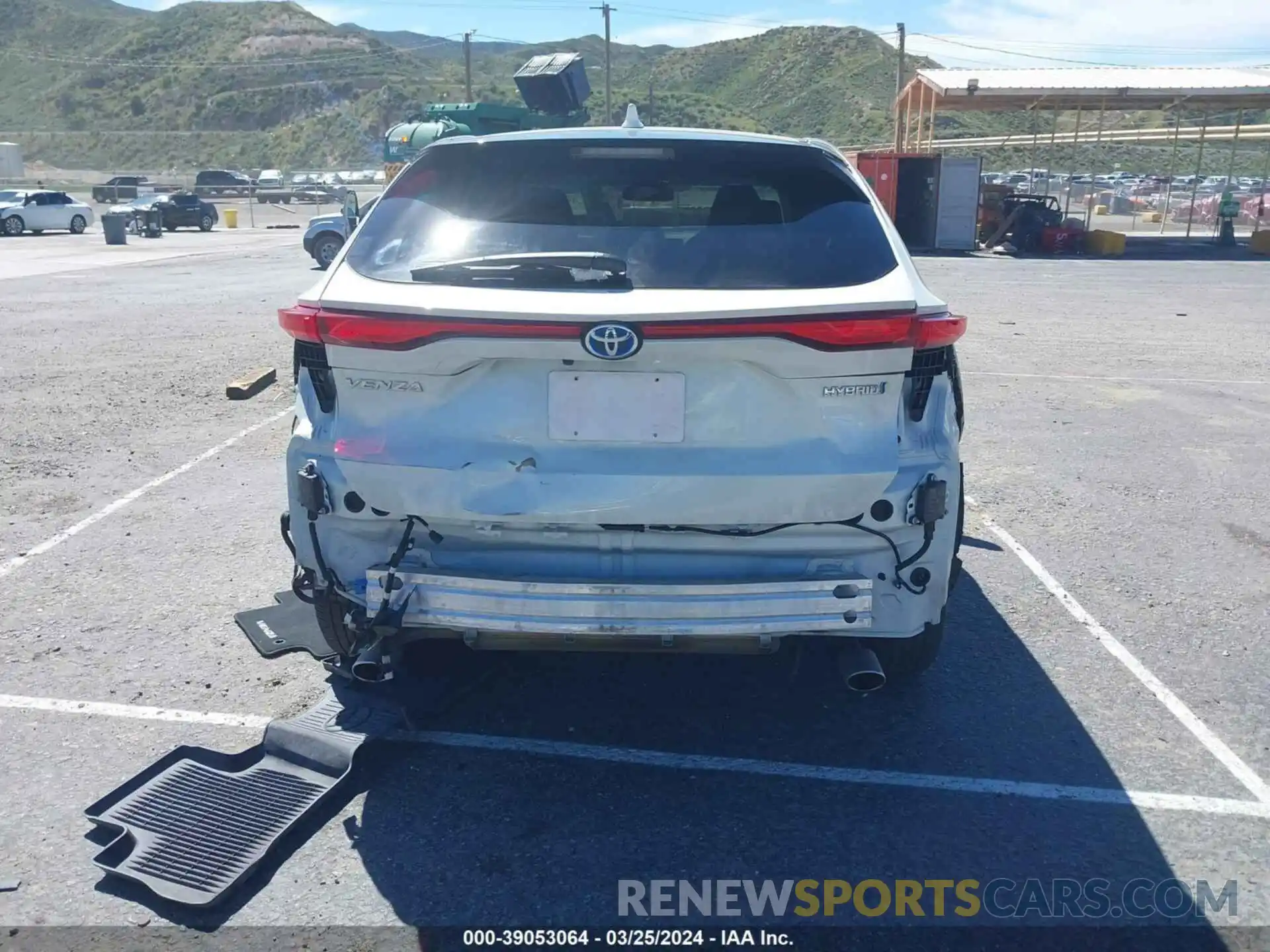 17 Photograph of a damaged car JTEAAAAH9MJ077750 TOYOTA VENZA 2021