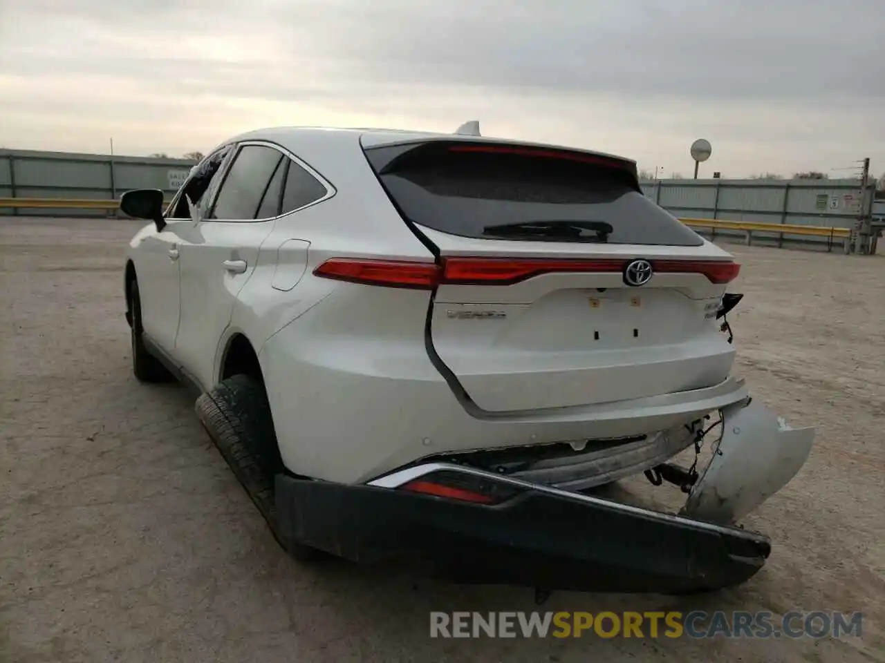 3 Photograph of a damaged car JTEAAAAHXMJ035278 TOYOTA VENZA 2021