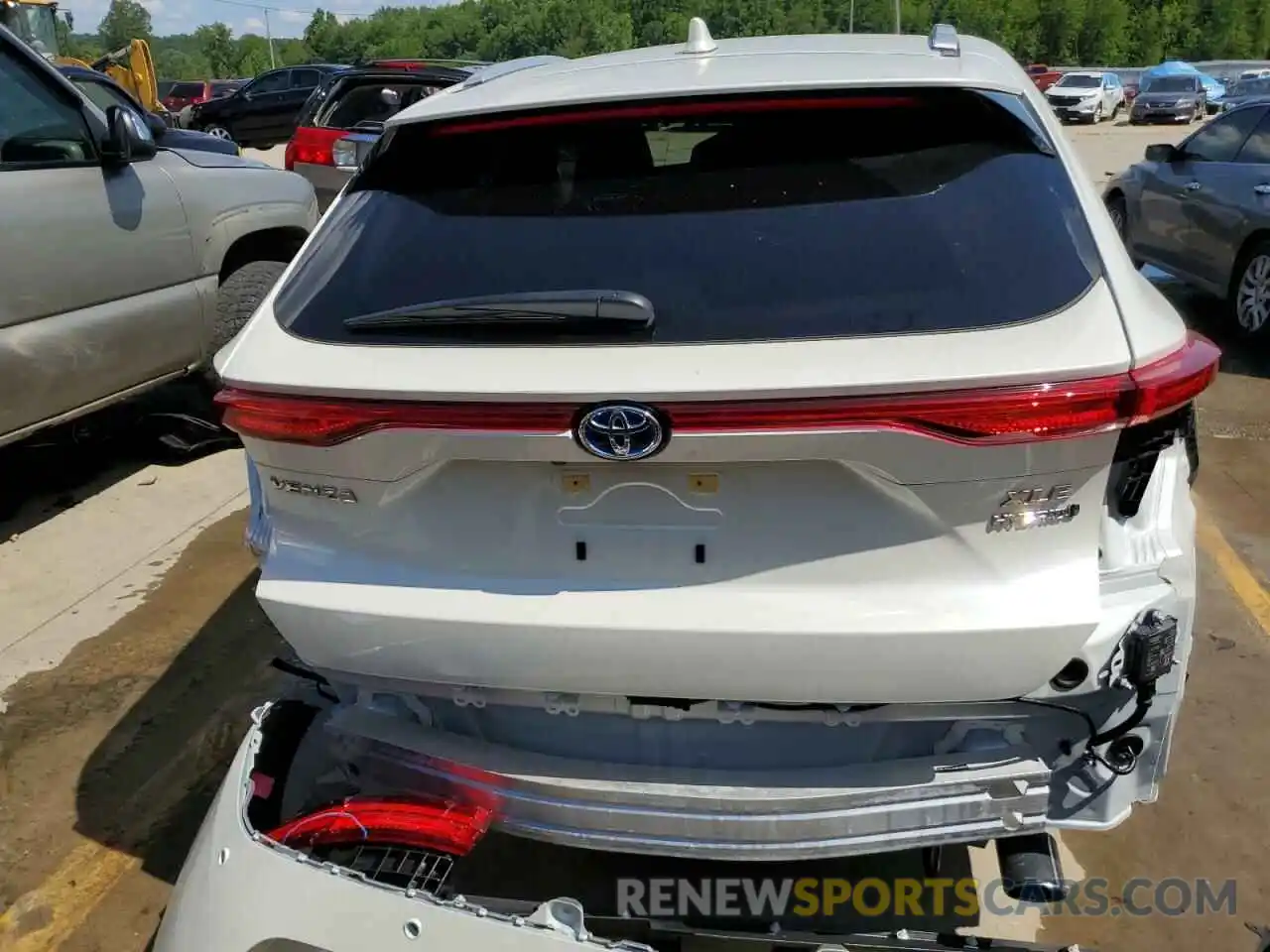 9 Photograph of a damaged car JTEAAAAHXMJ068233 TOYOTA VENZA 2021