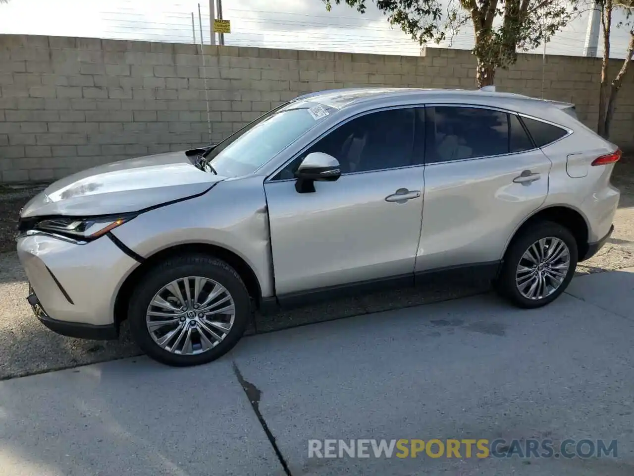 1 Photograph of a damaged car JTEAAAAH2NJ093838 TOYOTA VENZA 2022