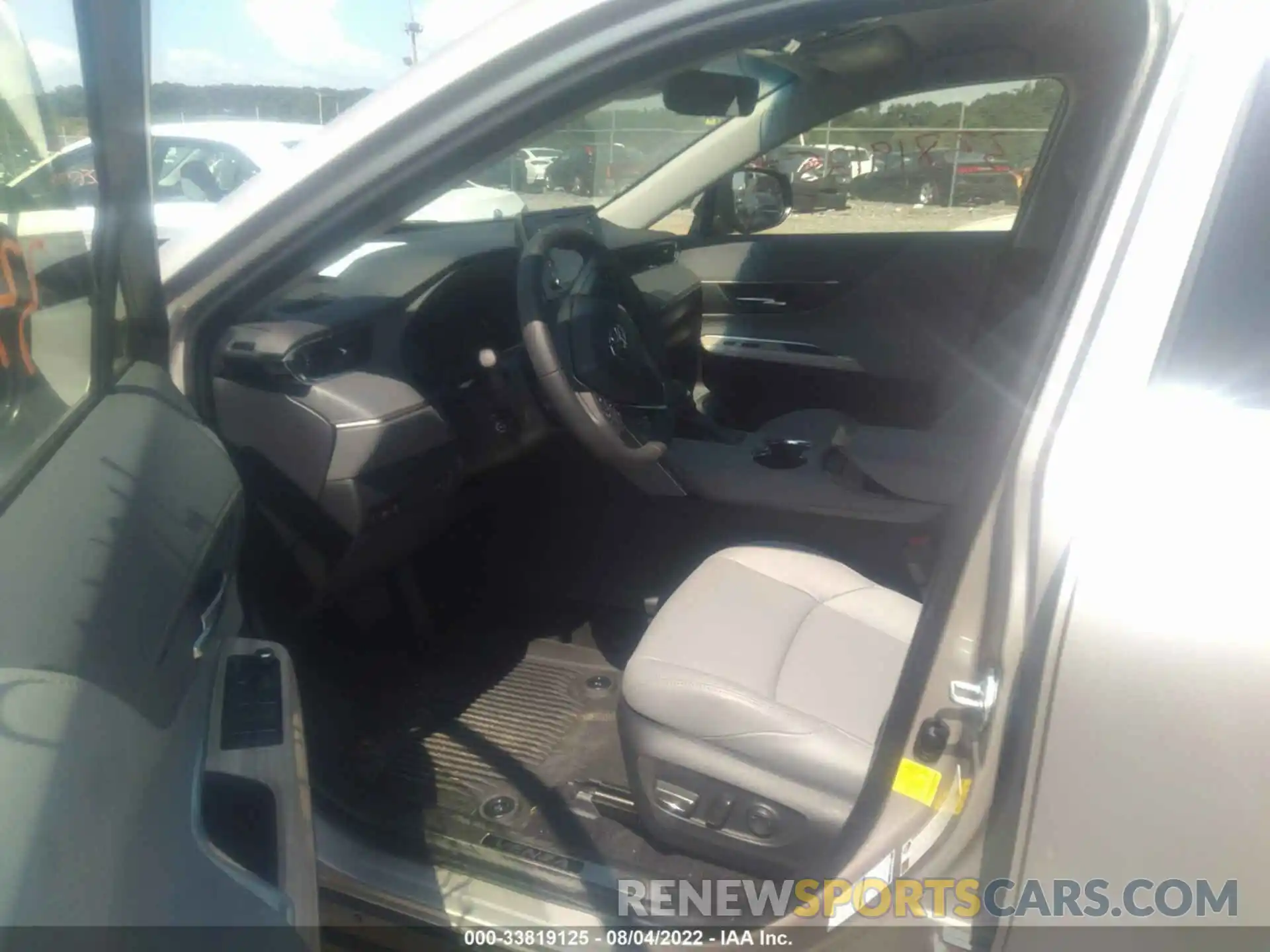 5 Photograph of a damaged car JTEAAAAHXNJ104309 TOYOTA VENZA 2022