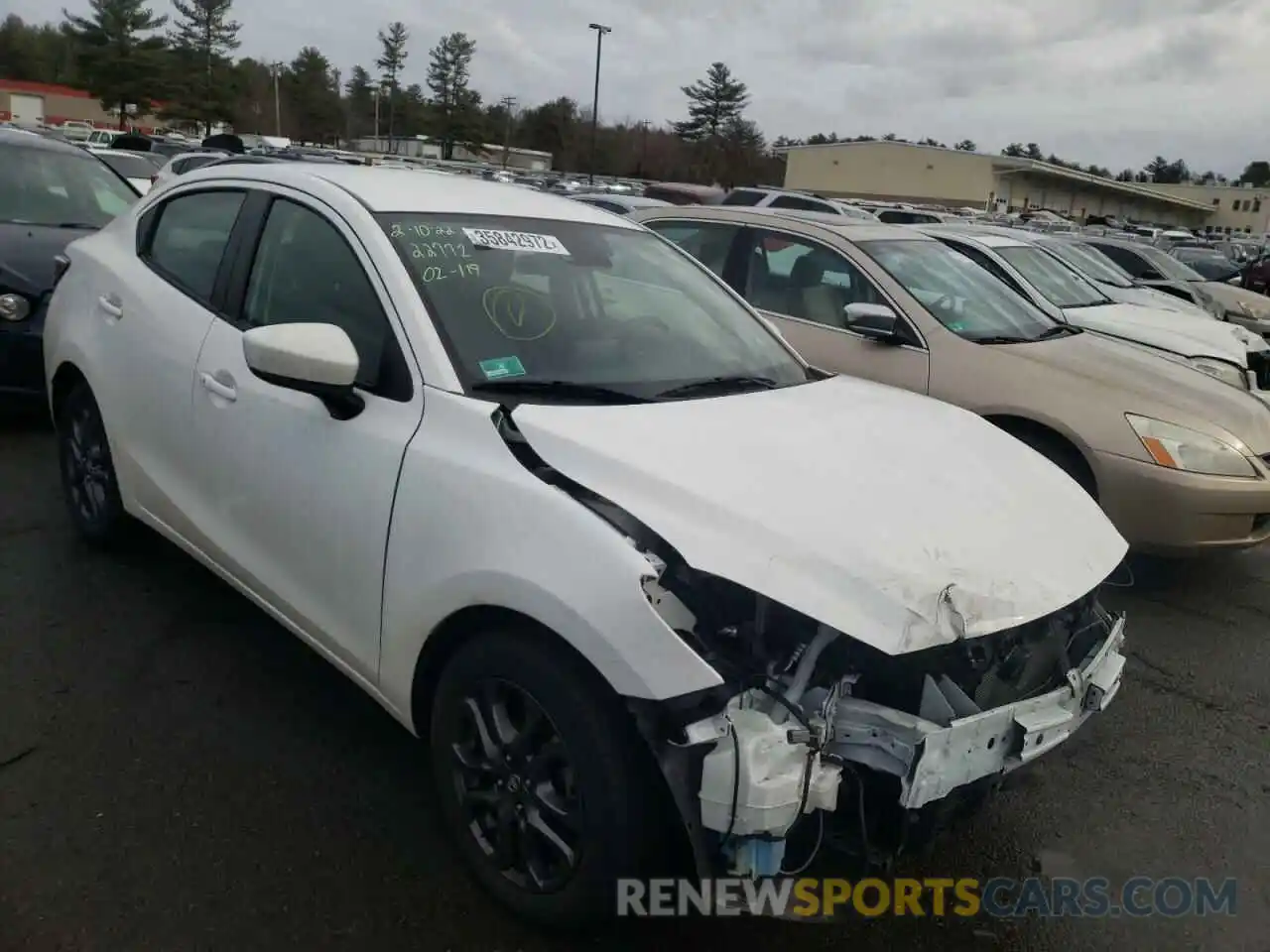 1 Photograph of a damaged car 3MYDLBYV0KY504823 TOYOTA YARIS 2019