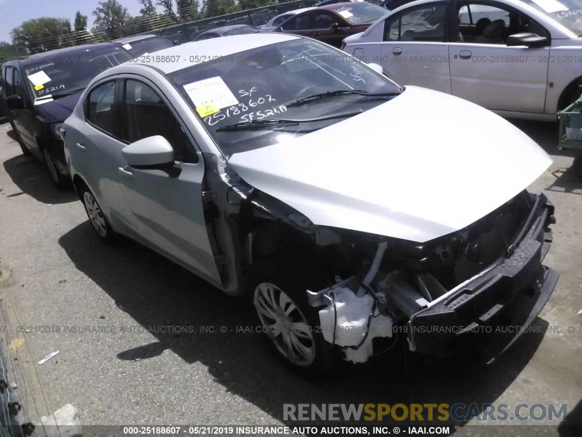 1 Photograph of a damaged car 3MYDLBYV0KY504840 TOYOTA YARIS 2019