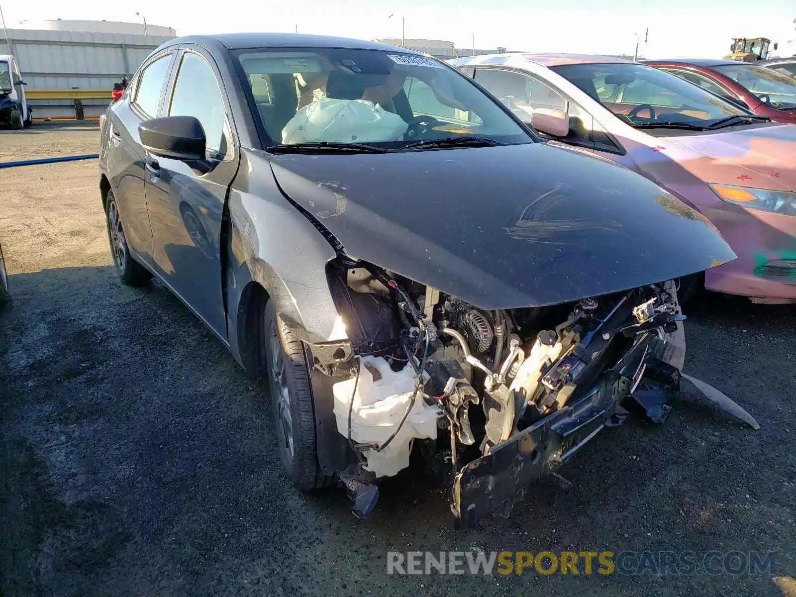 1 Photograph of a damaged car 3MYDLBYV0KY512887 TOYOTA YARIS 2019