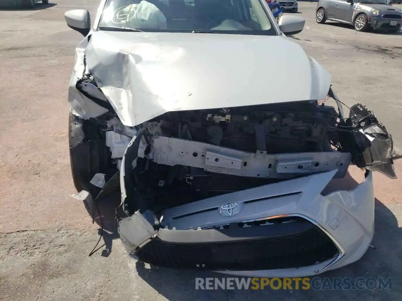 9 Photograph of a damaged car 3MYDLBYV0KY519113 TOYOTA YARIS 2019