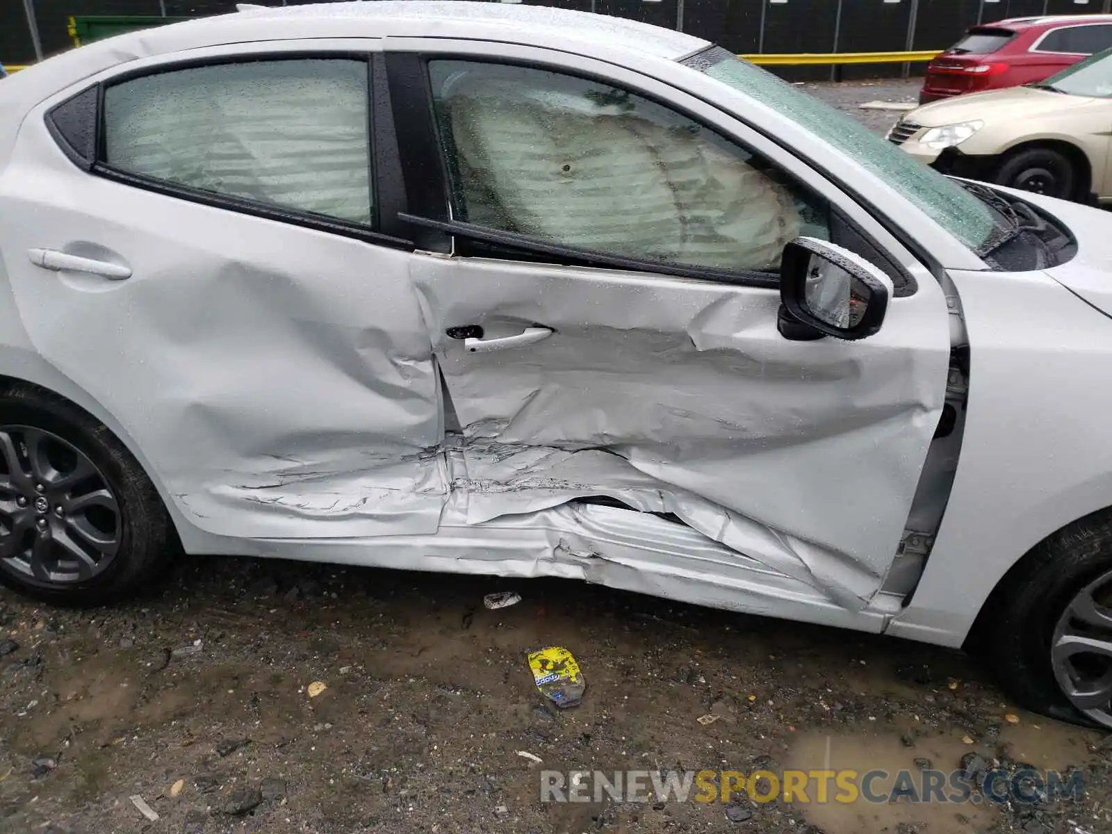 9 Photograph of a damaged car 3MYDLBYV0KY519161 TOYOTA YARIS 2019