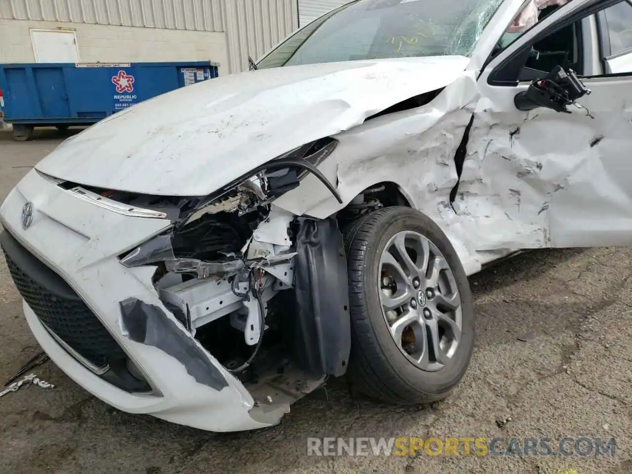 9 Photograph of a damaged car 3MYDLBYV0KY519225 TOYOTA YARIS 2019