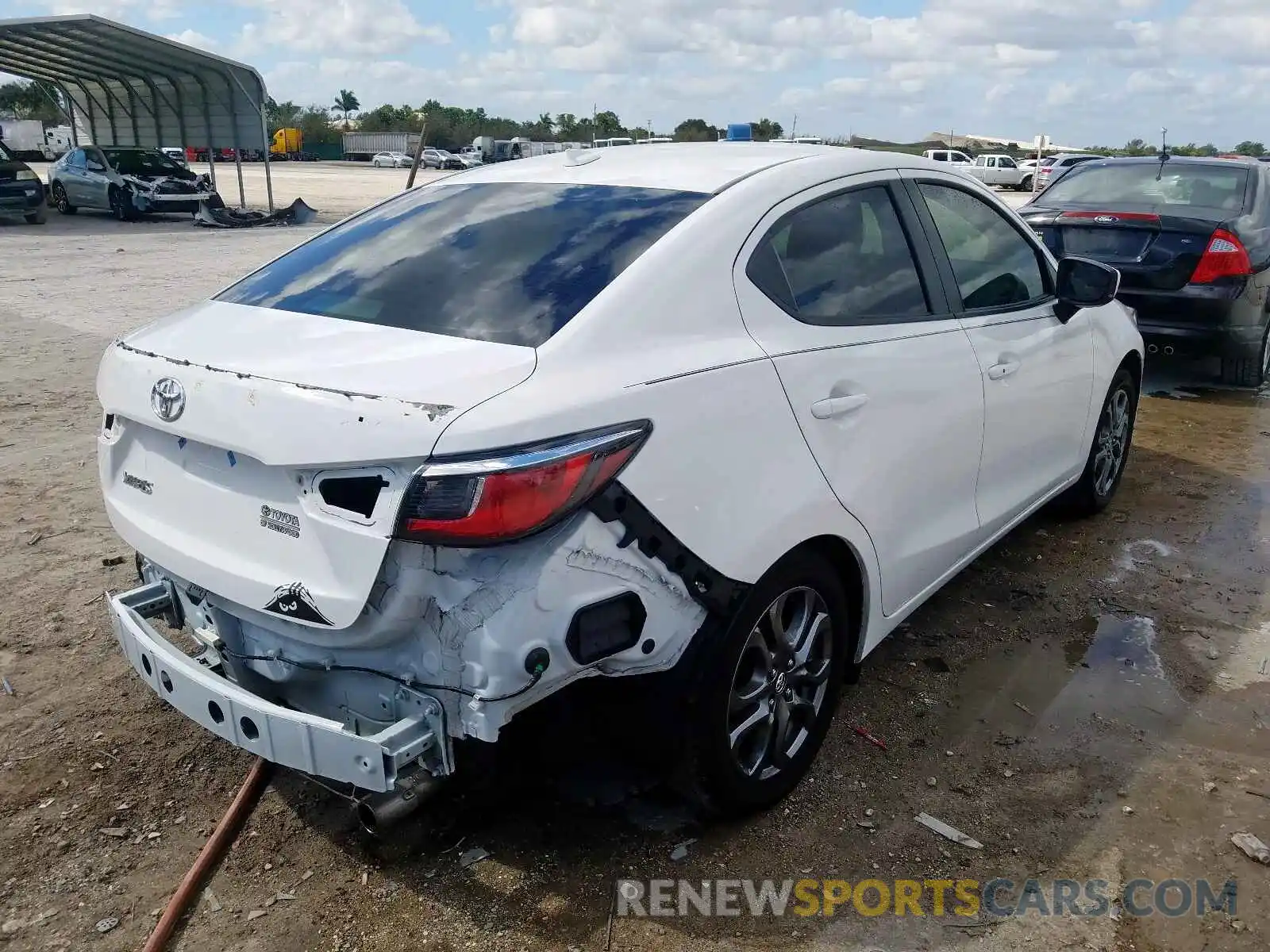 4 Photograph of a damaged car 3MYDLBYV0KY520312 TOYOTA YARIS 2019