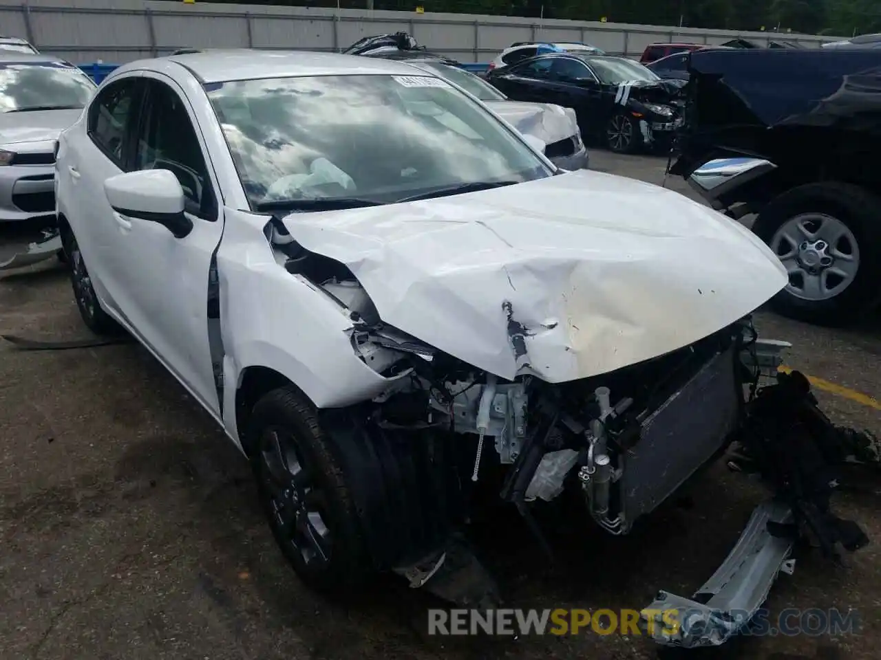 1 Photograph of a damaged car 3MYDLBYV0KY521413 TOYOTA YARIS 2019