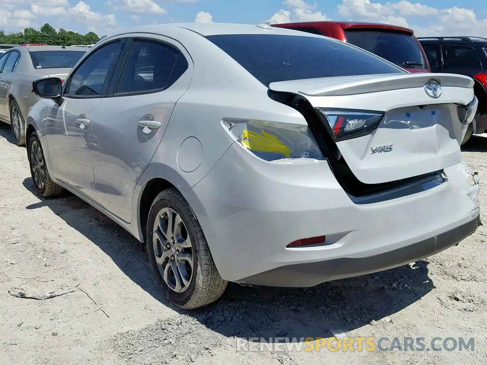 3 Photograph of a damaged car 3MYDLBYV0KY521587 TOYOTA YARIS 2019