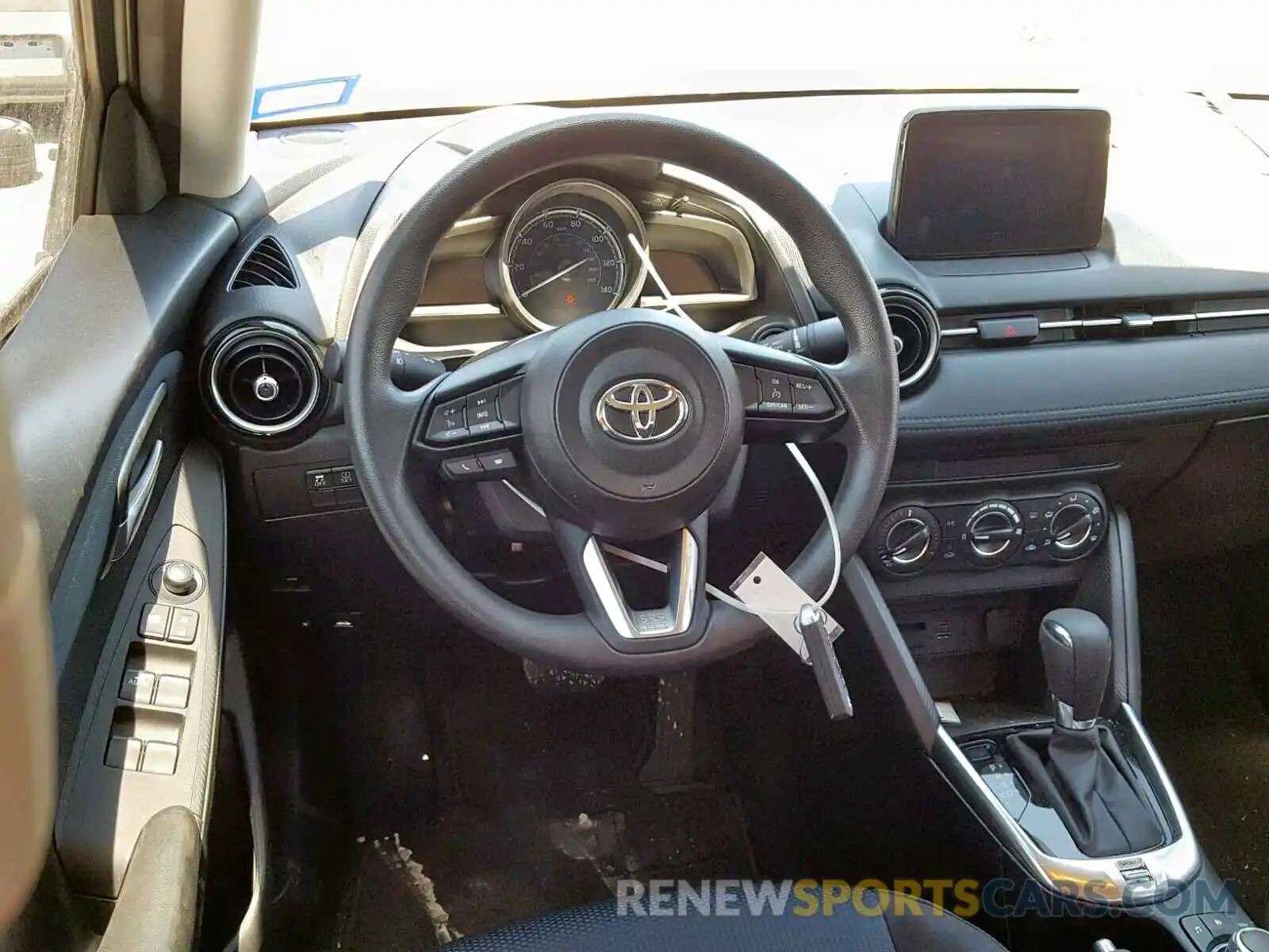 9 Photograph of a damaged car 3MYDLBYV0KY521587 TOYOTA YARIS 2019