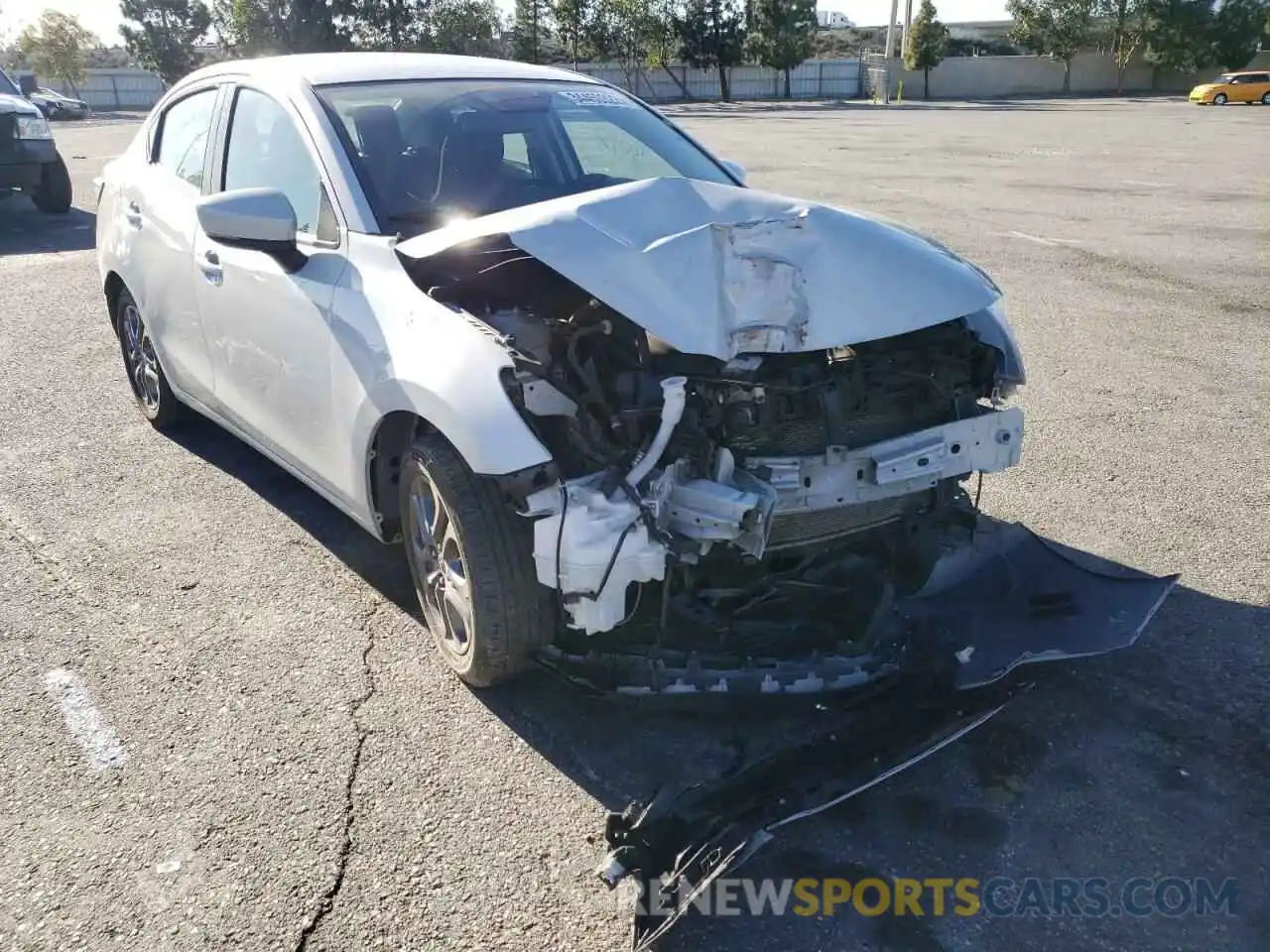 1 Photograph of a damaged car 3MYDLBYV0KY521654 TOYOTA YARIS 2019